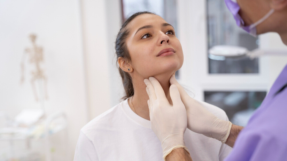 Avoid These Eating Habits If You Have Thyroid: Tips for Thyroid-Friendly Eating